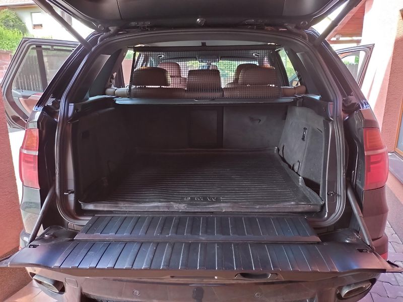 BMW X5 (2010) M-packet - fotka 25 z 28