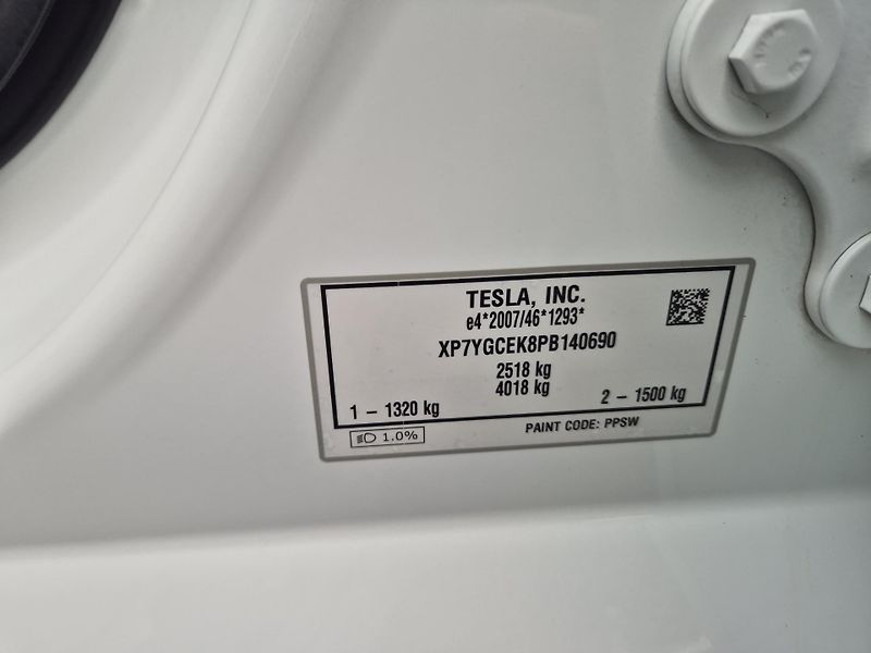 Tesla Model Y LONG RANGE DUAL MOTOR TZ 95,0% - fotka 48 z 49