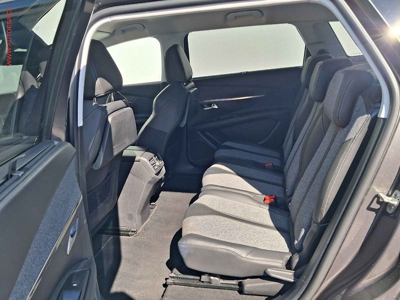Peugeot 5008 (2017) 1.2 PT, Allure, navi, kamera - fotka 10 z 20