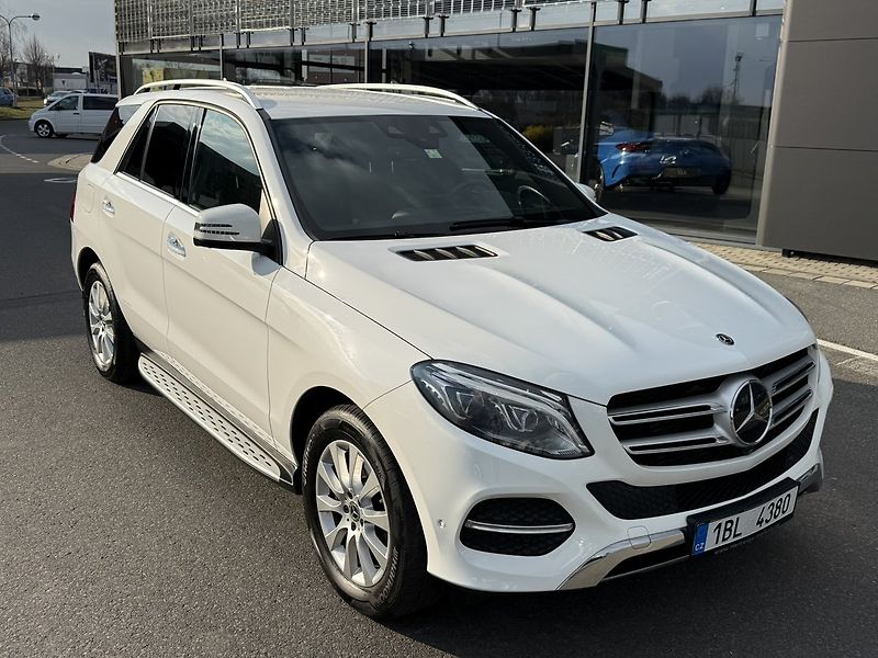 Mercedes-Benz GLE (2017) 350 d 4MATIC SUV - fotka 45 z 48