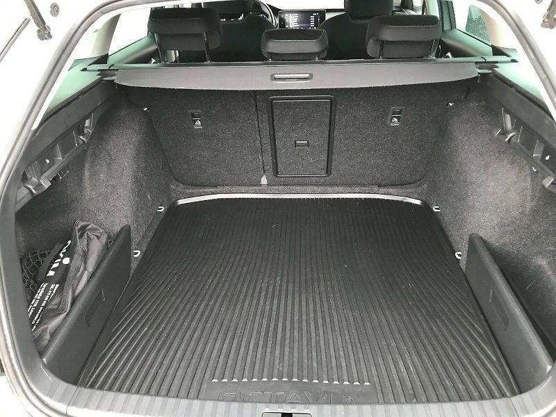 Škoda Octavia (2022) COM STY PLUS TS 4X4 140/2.0 A7 - fotka 10 z 26