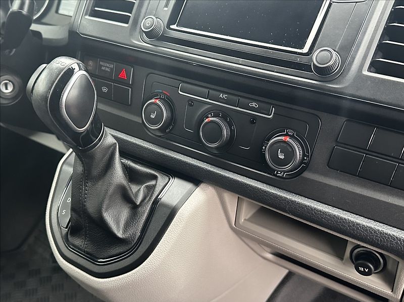 Volkswagen Transporter 2,0 TDI 150PS  L2H1 DSG Dílna - fotka 22 z 53