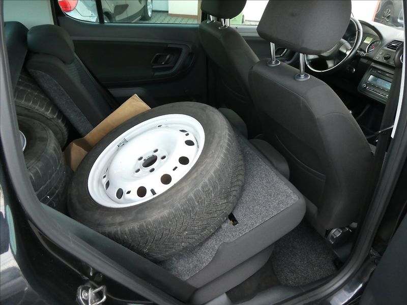 Škoda Fabia 1,2 TSi, 2 x kola, po servise - fotka 17 z 45
