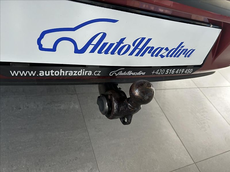 Volkswagen Golf 1,2   TSI 77kW,SERVISKA,TAŽNÉ - fotka 26 z 27