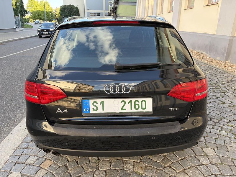 Audi A4 2,0 TDI, manual, nehavarovane - fotka 8 z 26