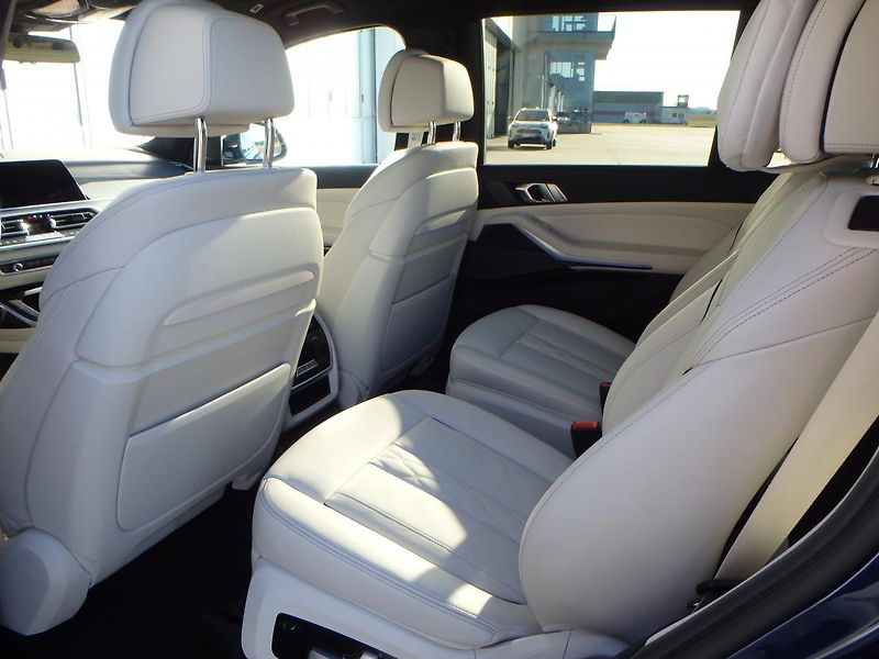 BMW X7 (2022) 4.0 d, INDIVIDUAL - fotka 11 z 26