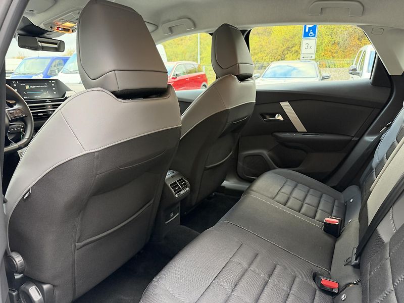 Citroën C4 (2025) PLUS PureTech 130k EAT8 - fotka 30 z 37