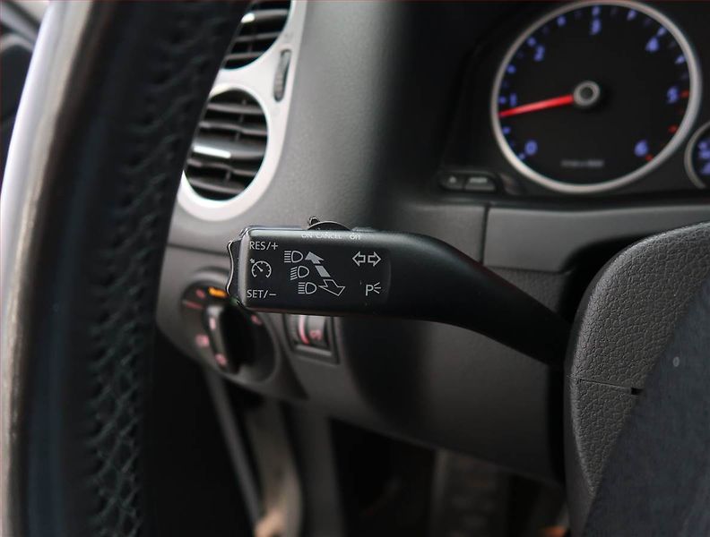 Volkswagen Tiguan (2009) 2.0 TDI, 4X4, Automat, Navi - fotka 19 z 22