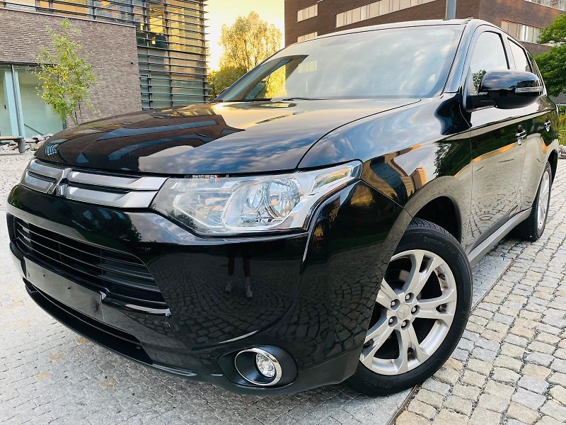 Mitsubishi Outlander 2.0i 1.MAJITEL KAMERA TAŽNÉ - fotka 2 z 43