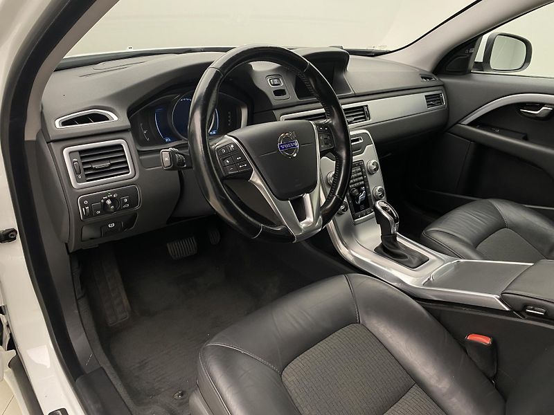 Volvo V70 D4 AWD MOMENTUM REZERVACE - fotka 4 z 46