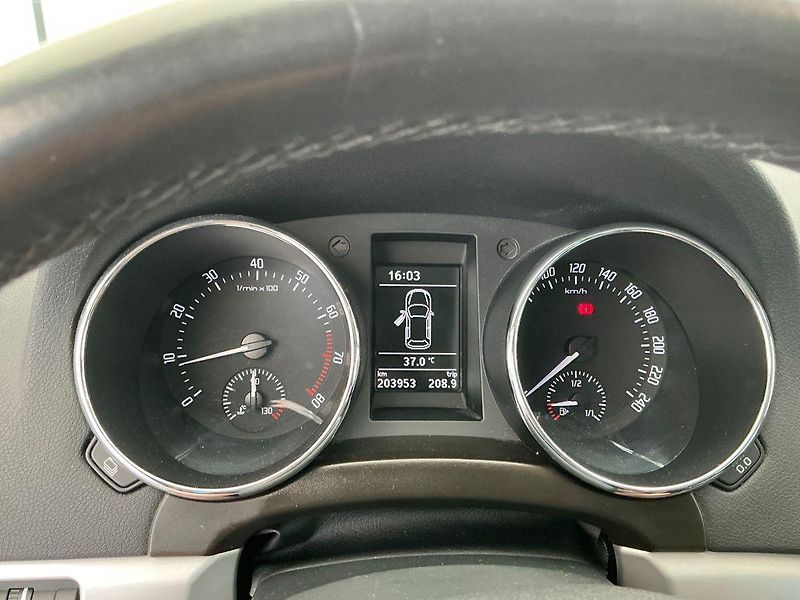 Škoda Yeti (2010) TSI Ambition + druhá sada kol - fotka 6 z 15