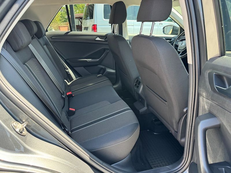Volkswagen T-Roc (2018) Design 1.0 TSI 85kW - fotka 22 z 35