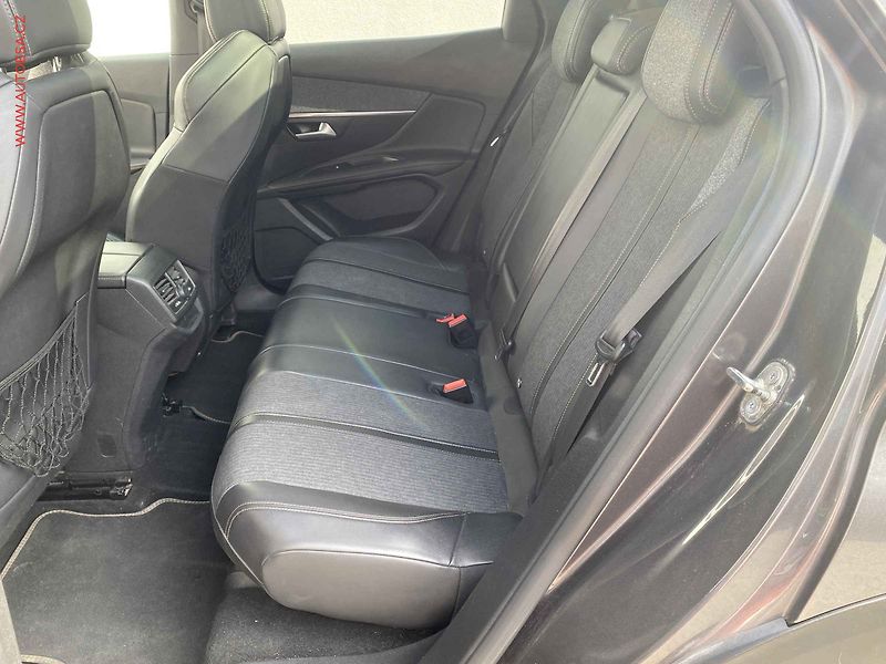 Peugeot 3008 (2018) 1.5 HDi, GT Line, LED, panor - fotka 10 z 18
