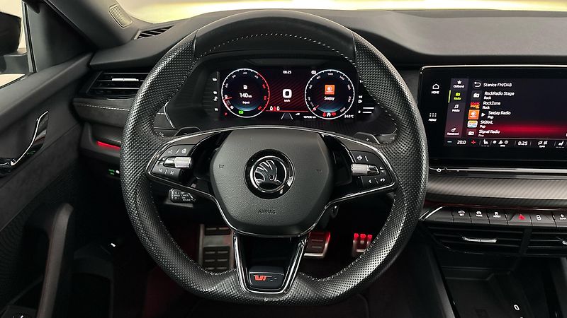 Škoda Octavia 2.0 TDI DSG RS - fotka 9 z 33