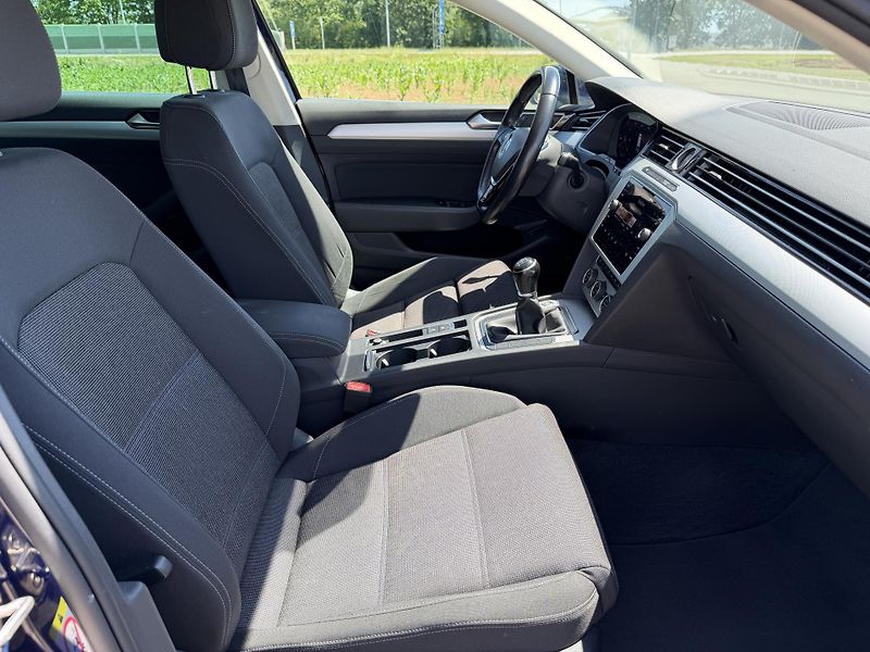 Volkswagen Passat 2.0 TDI VIRUTAL MASÁŽ SERVISKA - fotka 38 z 46
