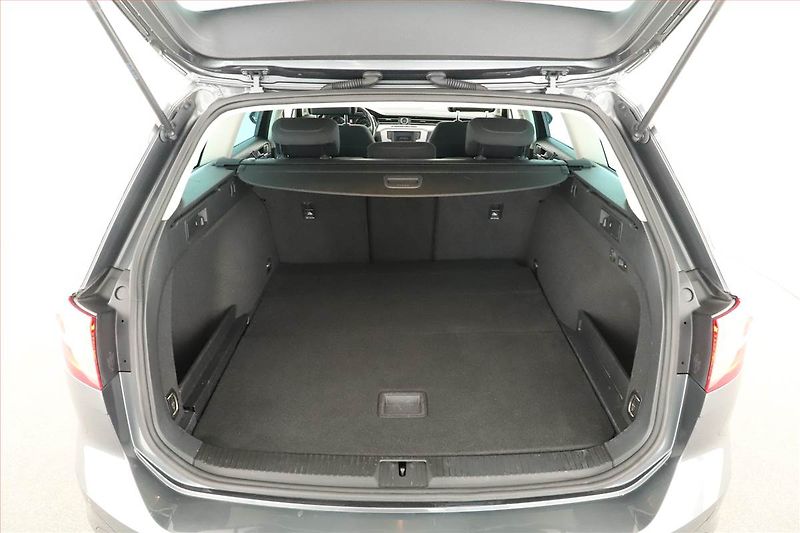 Volkswagen Passat (2016) 2.0 TDI, Automat, Serv.kniha - fotka 13 z 14