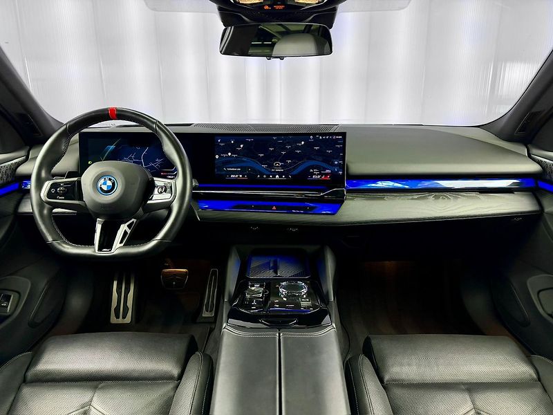 BMW Ostatní M60 xDrive - fotka 10 z 39