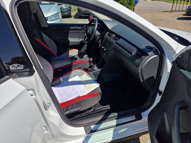 Škoda Rapid 1,6TDI MONTE CARLO - fotka 11 z 20