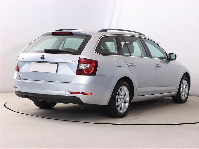 Škoda Octavia (2018) 2.0 TDI, Serv.kniha, Tempomat - fotka 5 z 20
