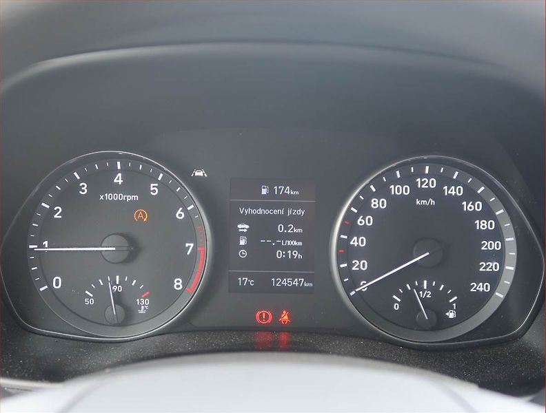 Hyundai i30 (2021) 1.0 T-GDI, ČR,1.maj - fotka 11 z 14