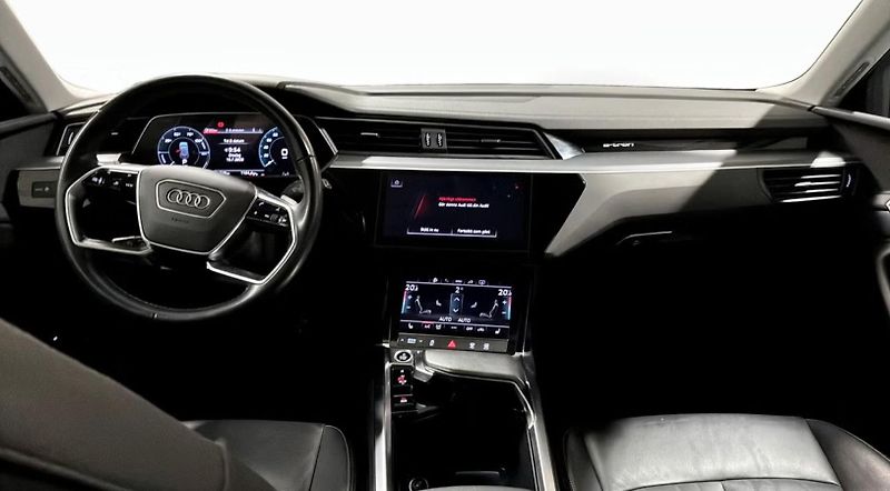 Audi Q8 e-tron 50 Q SoH 100% Kamera Vzduch  - fotka 10 z 15