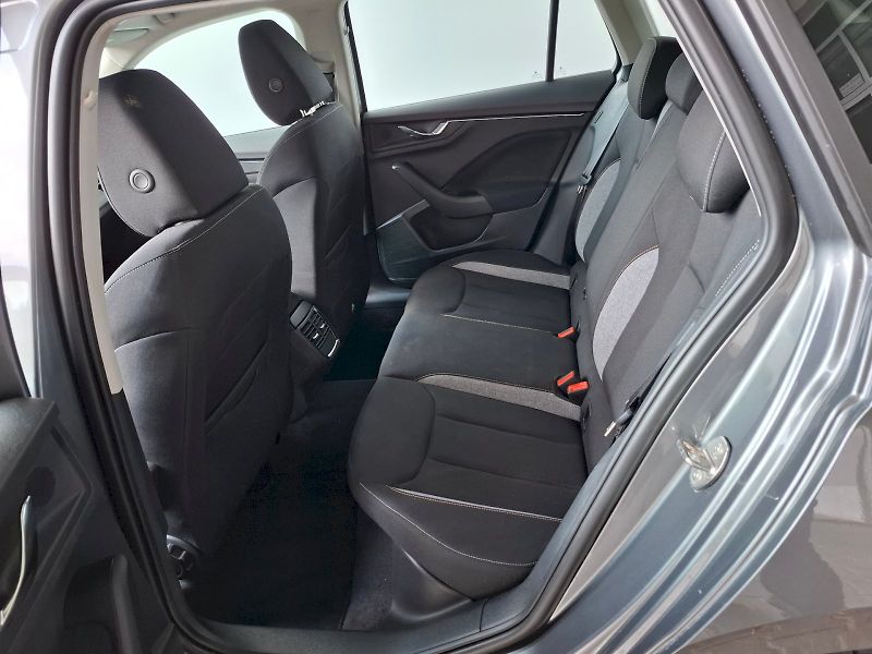 Škoda Kamiq (2025) SELECTION TSI 85/1.0 M6F - fotka 10 z 29