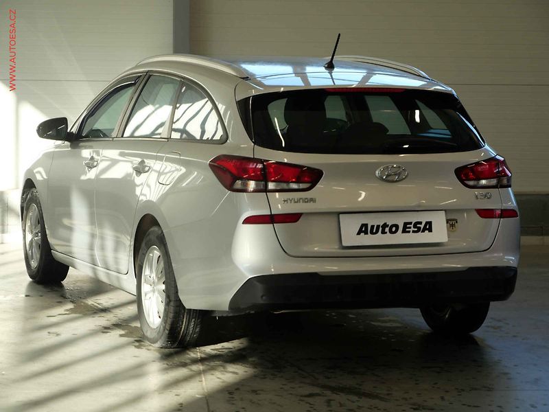 Hyundai i30 (2017) 1.6 CRDi, ČR, AC, temp - fotka 6 z 21