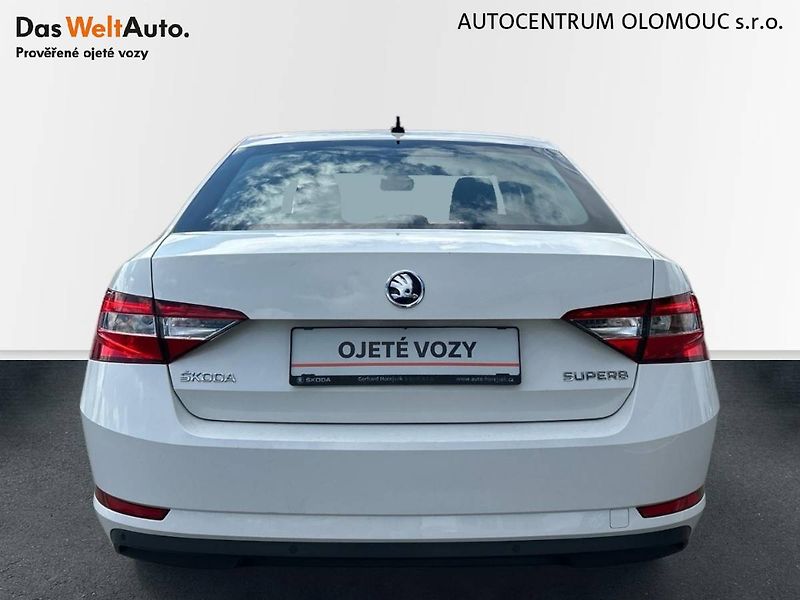 Škoda Superb (2017) 2.0 TDI Active - fotka 9 z 23
