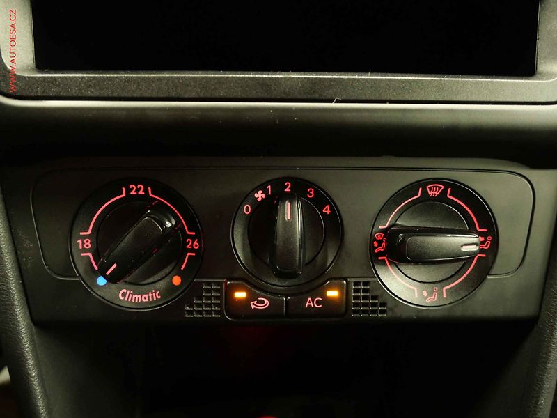 Volkswagen Polo (2010) 1.2i, AC, temp - fotka 16 z 17