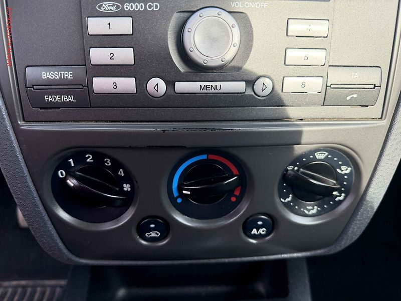 Ford Fusion (2010) 1.4 16V, ČR, AC - fotka 14 z 15