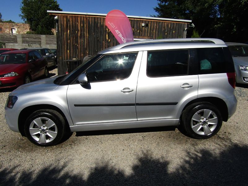 Škoda Yeti (2014) 1.6 TDI 77kW DSG - fotka 3 z 38