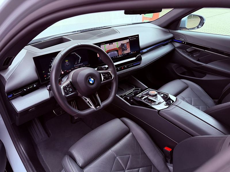 BMW Řada 5 540d xDrive, Serviska, Záruka - fotka 18 z 37