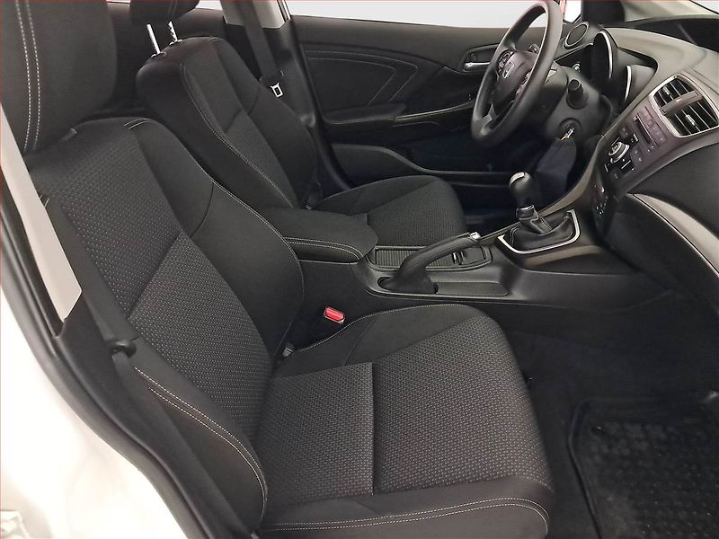 Honda Civic (2015) 1.6 i-DTEC, Tempomat - fotka 9 z 17