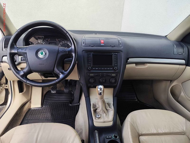 Škoda Octavia (2006) 1.9TDi, ČR, AC, park.čidla - fotka 10 z 17