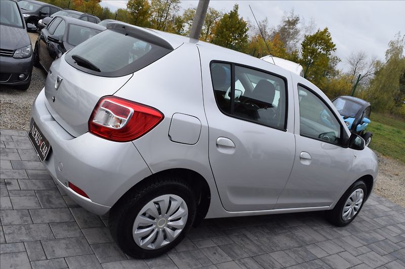 Dacia Sandero 1,2 i 55KW PO SERVISE - fotka 5 z 39