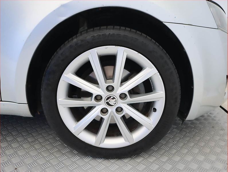Škoda Octavia (2015) 1.4 TSI, Automat, Kůže, Navi - fotka 15 z 20