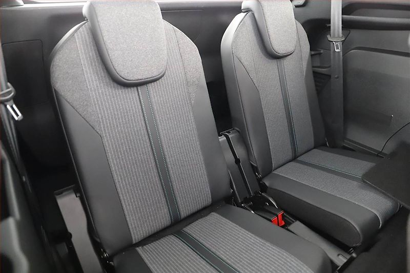 Peugeot 5008 (2022) 1.5 BlueHDi - fotka 9 z 20