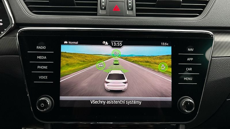 Škoda Superb 2.0 TDI DSG 4x4 Sportline Comb - fotka 26 z 29