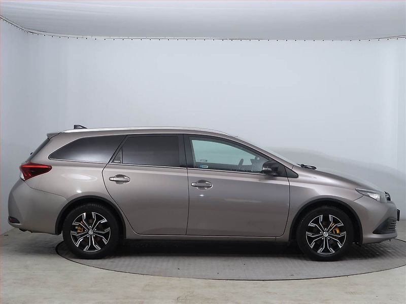 Toyota Auris (2015) 1.2 Ti, Serv.kniha, Tempomat - fotka 6 z 14