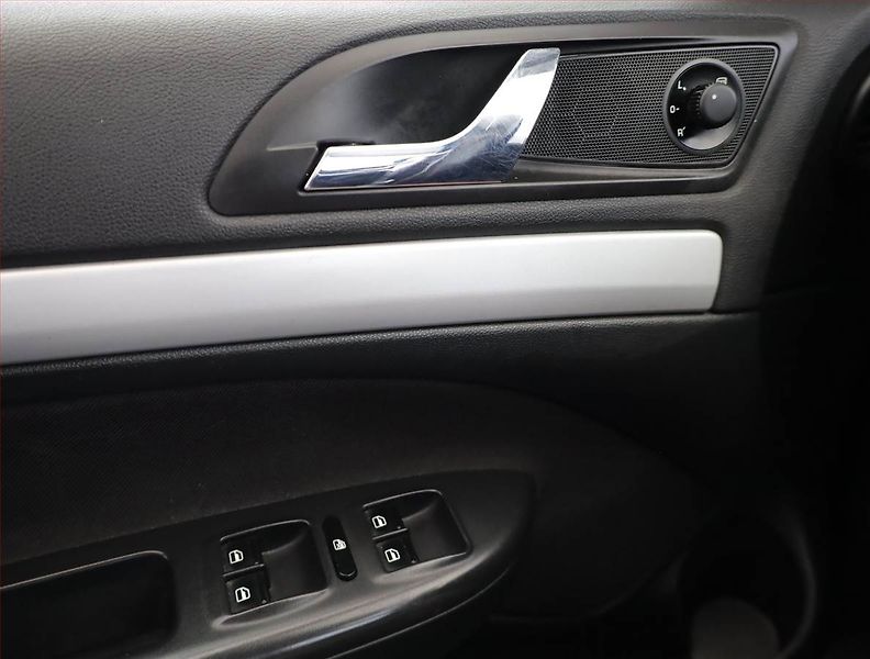 Škoda Octavia (2011) Ambiente 1.6 TDI, po STK - fotka 10 z 14