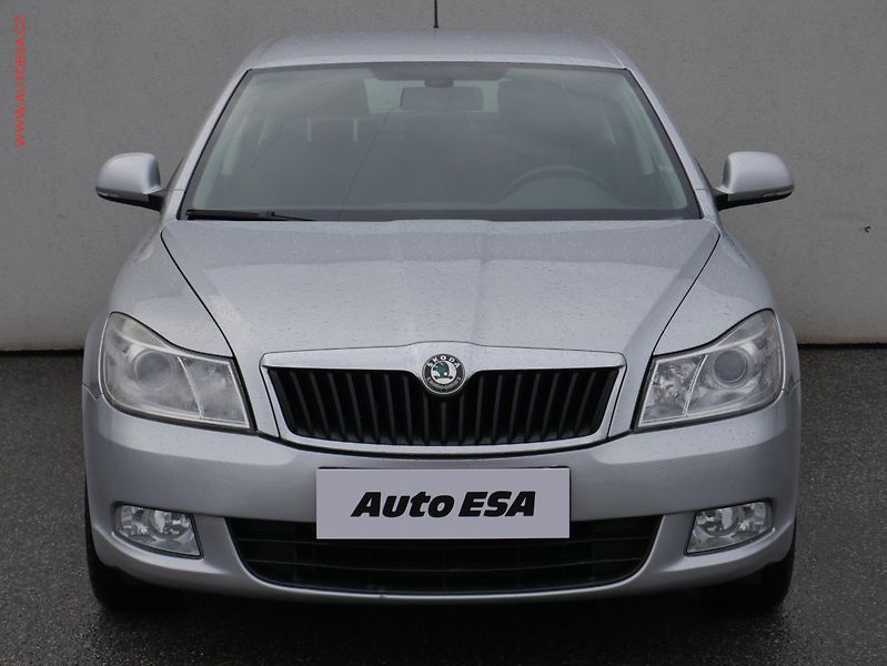 Škoda Octavia (2010) 1.2 TSi, Ambiente, TZ - fotka 2 z 19