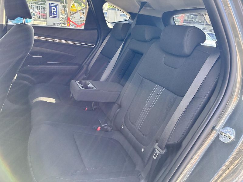 Hyundai Tucson 1,6T-GDi 110kW REZERVACE - fotka 13 z 30