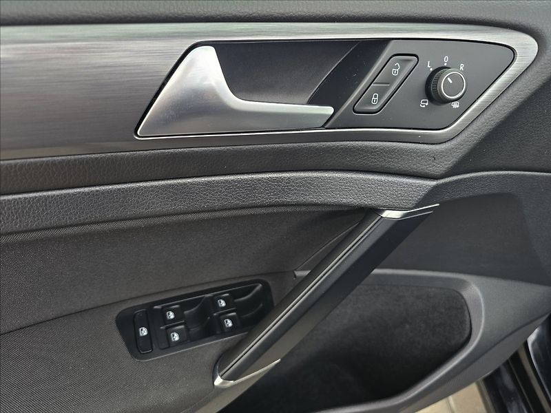Volkswagen Golf VII 1,5TSi DSG Comfortline - fotka 14 z 43