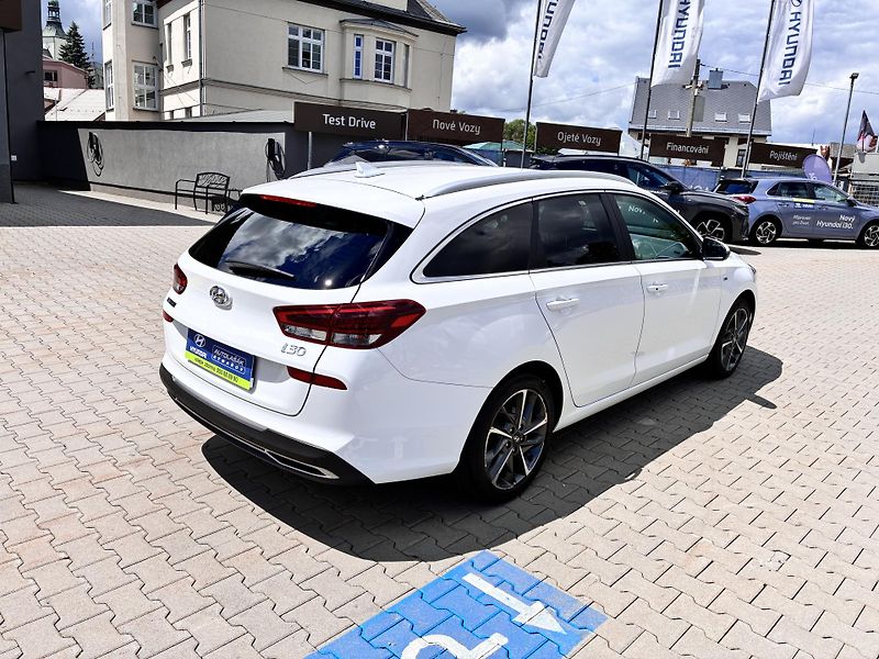 Hyundai i30 WG 1.5T-GDi 117kW DCT STYLE  - fotka 7 z 36