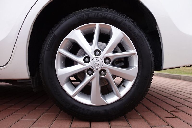 Toyota Corolla 1,6VVTi 97kW M/T Active Design - fotka 7 z 25