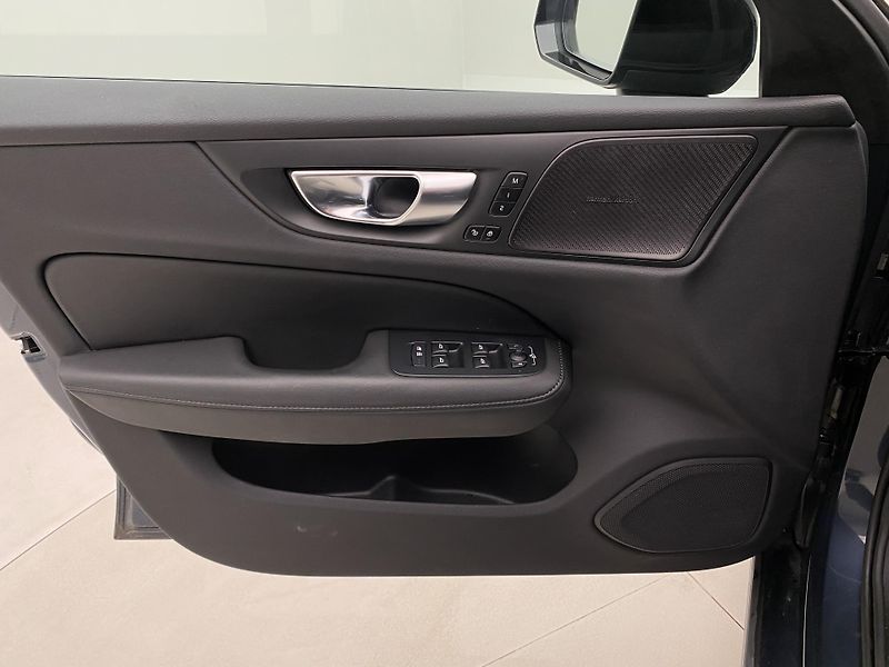 Volvo V60 B4 DARK PLUS AUT CZ - fotka 7 z 54