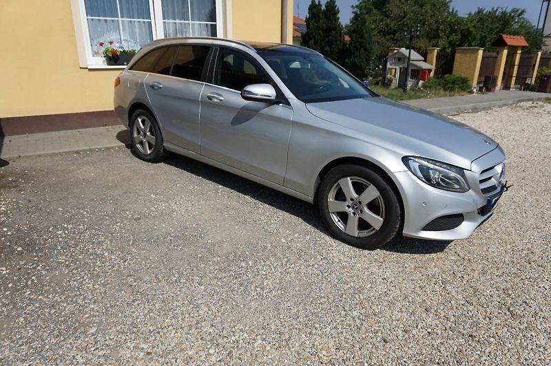 Mercedes-Benz Třídy C (2017) C220  4 MATIC - fotka 2 z 48