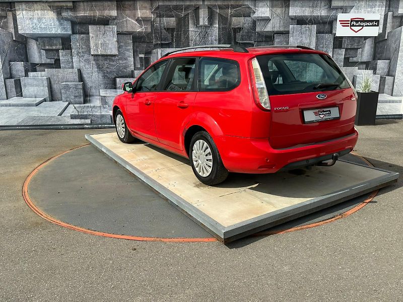 Ford Focus (2010) 1.6TDCi, 66KW, VYHŘ. SEDADLA - fotka 8 z 22