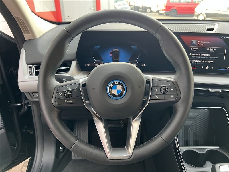 BMW iX2 0,0 eDrive20  Záruka 150kW - fotka 23 z 39