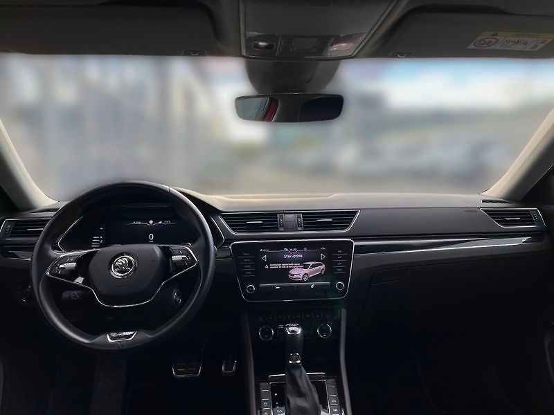Škoda Superb 2.0 TSI 140kW L&K Combi DSG - fotka 14 z 18